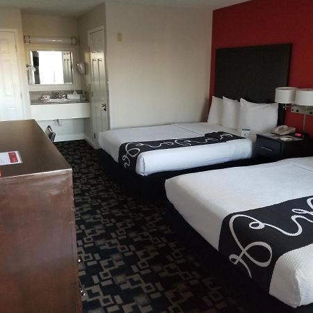 Ramada By Wyndham Oceanside Hotel Exterior foto